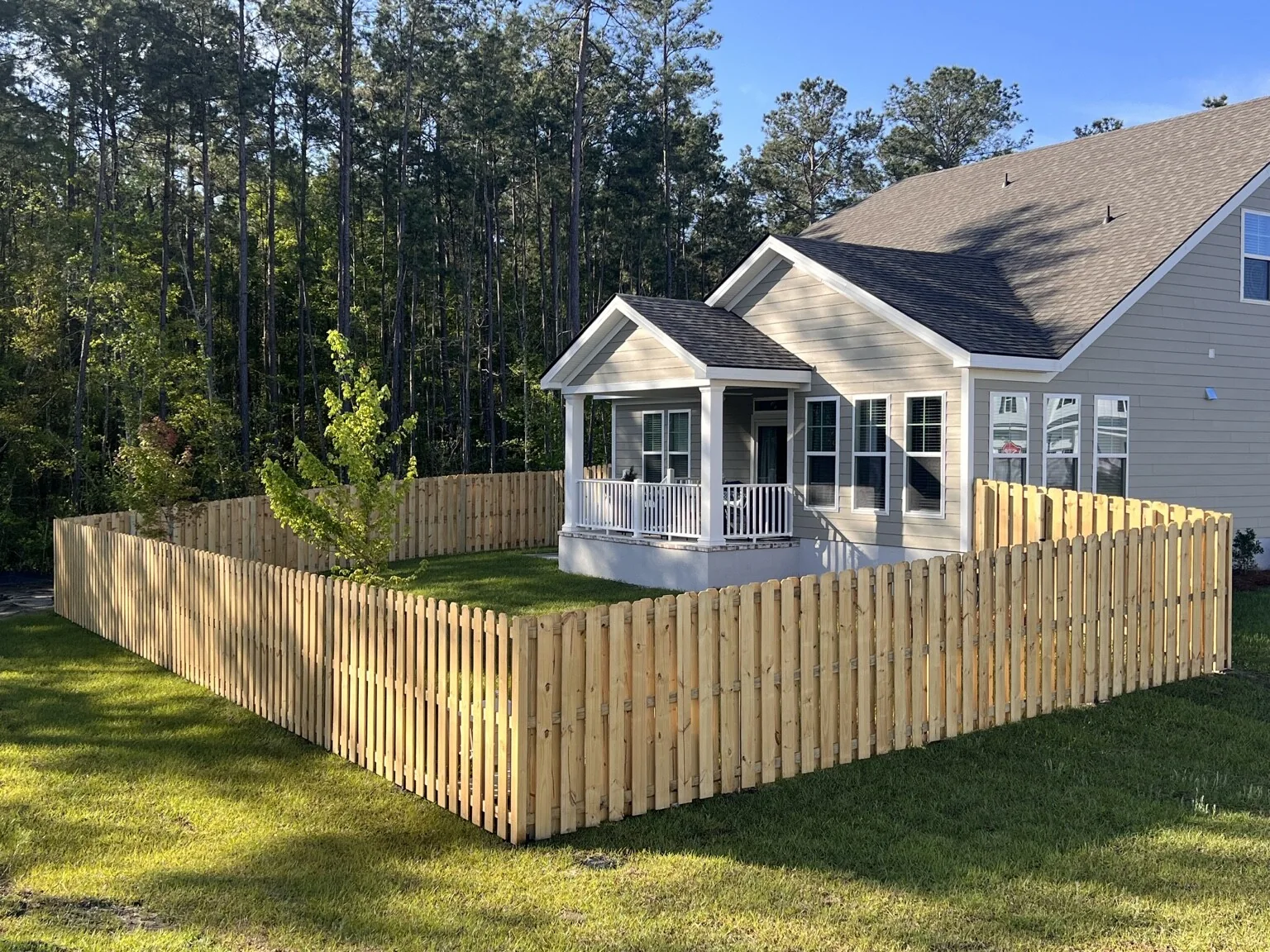 Owens Fence Company wood fence installation around a Richmond Hill home